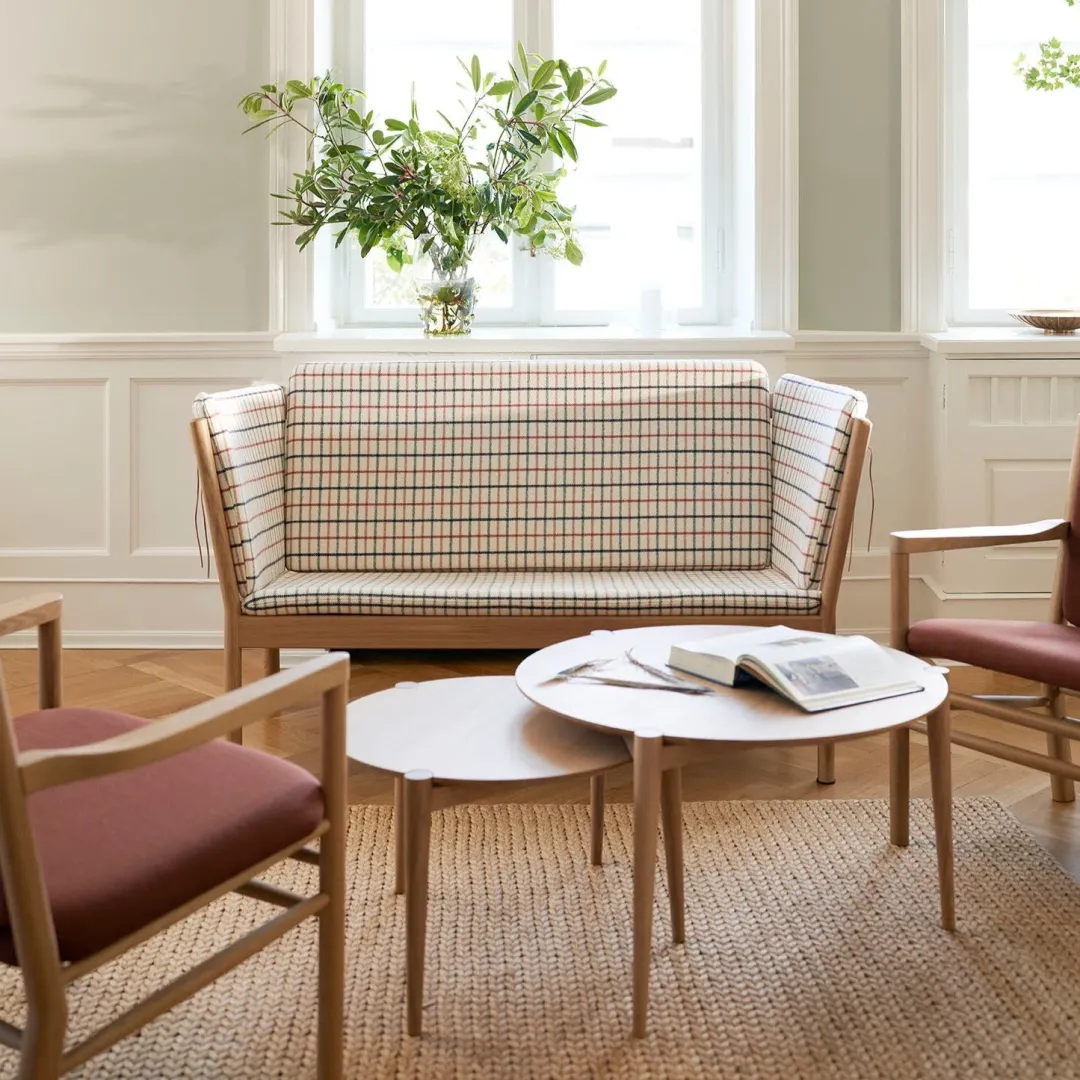 Erik Ole Jørgensen J148 - 2 pers. sofa - Eg - Red (14)